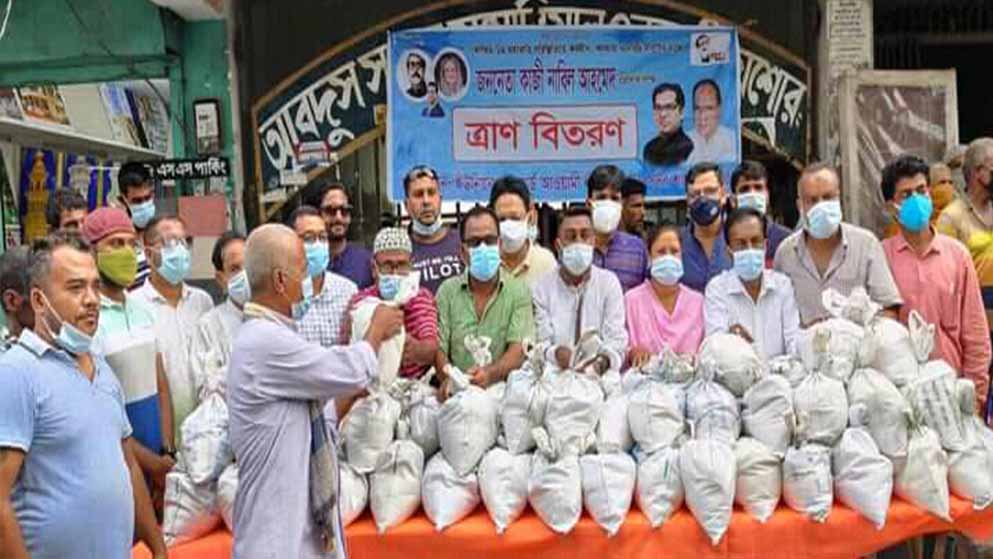 সাংসদ কাজী নাবিলের পক্ষ থেকে ৬ ওয়ার্ডে ত্রাণ বিতরণ 