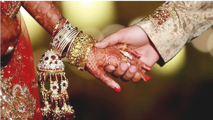 বিয়ের আসরে অজ্ঞান কনে, ভয়ে পালালেন বর (ভিডিও)