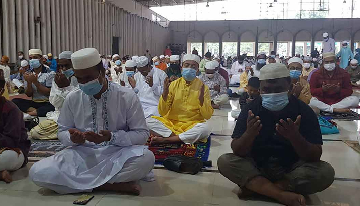বৈশ্বিক মহামা‌রি থে‌কে পরিত্রাণ চেয়ে দোয়া