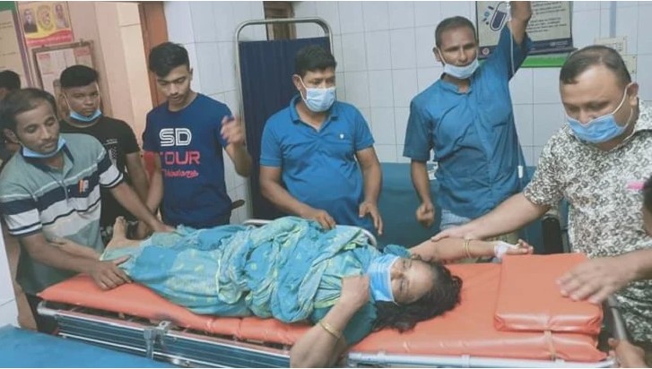 কুকুরের কামড়ে ছেলের মৃত্যু, শোক সইতে না পেরে মায়ের আত্মহত্যা