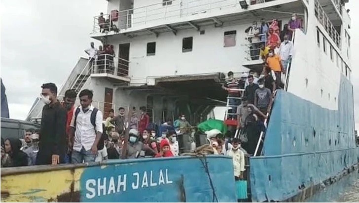 পদ্মা সেতুর পিলারের সঙ্গে ধাক্কায় ফেরির মাস্টার বরখাস্ত, আহত ২০ 