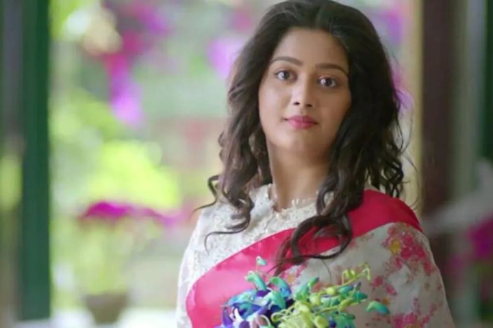 অভিনেত্রীকে ধর্ষণের হুমকির অভিযোগে যুবক গ্রেপ্তার