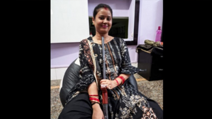 থুতনিতে বন্দুক ঠেকিয়ে সেলফি তোলার শখ, গুলিতে উড়ে গেলো নতুন বউয়ের মাথা-মগজ
