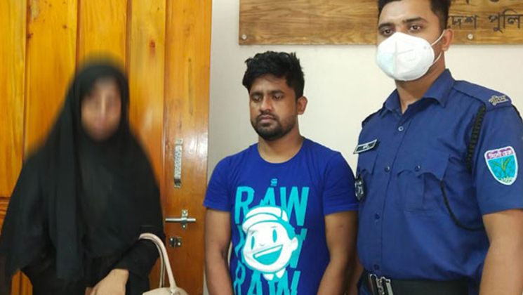 প্রেমিকের হাত ধরে উধাও দুই সন্তানের জননী, এরপর যা ঘটল