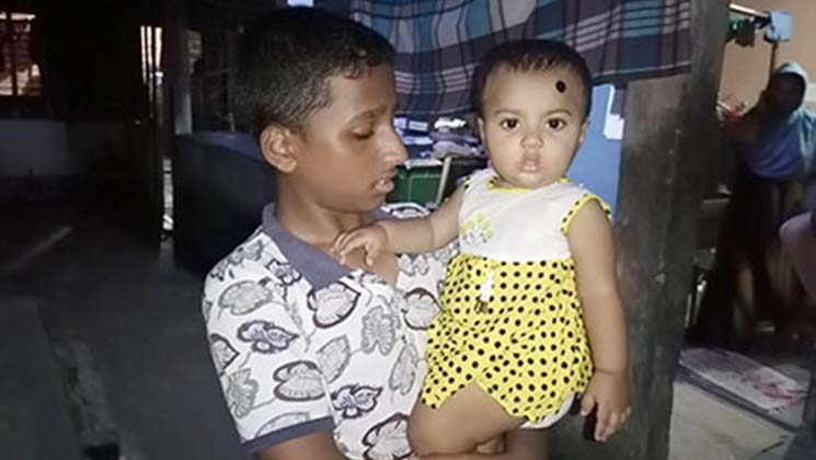 ঋণের টাকা পরিশোধের, থানায় মা ৬ মাসের সন্তান কাঁদছে বাহিরে