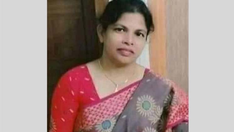 চলন্ত মোটরসাইকেলে শাড়ির আঁচল পেঁচিয়ে শিক্ষিকার মর্মান্তিক মৃত্যু