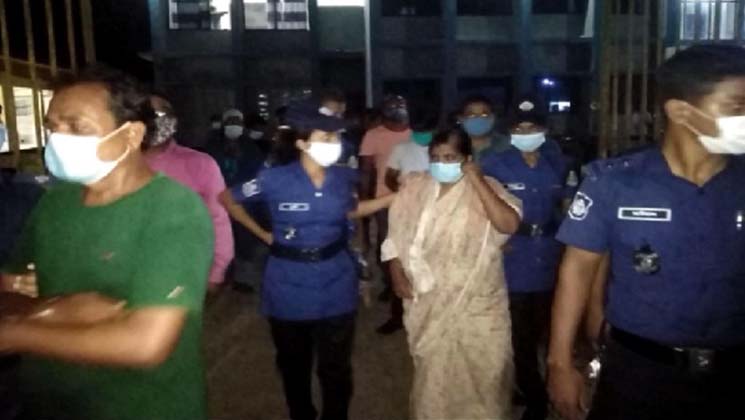 স্বাক্ষর জাল করে টাকা উত্তোলনের চেষ্টা, স্বামী-স্ত্রী গ্রেপ্তার