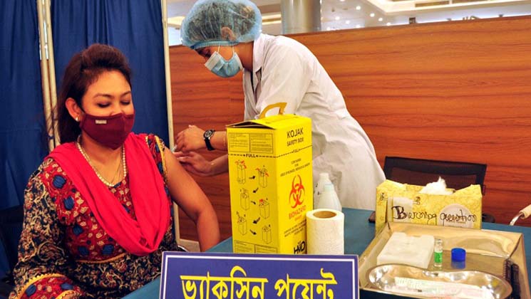 ১৮ বছর হলেই পাওয়া যাবে টিকা