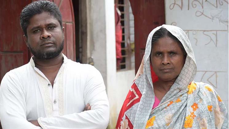 ছেলেকে স্বাবলম্বী করে বিধবা ভাতার কার্ড ফিরিয়ে দিলেন লাজিনা