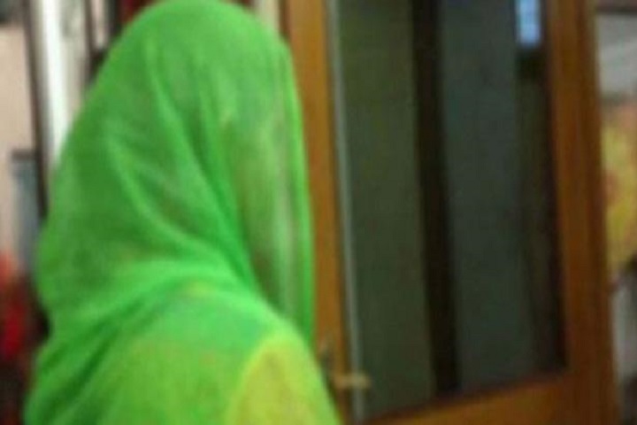 যৌতুকের চাপ সইতে না পেরে বাবার বাড়ি এসে আত্মহত্যা