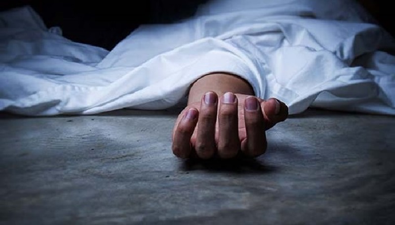 অভিমান করে হোটেলে গিয়ে আত্মহত্যা