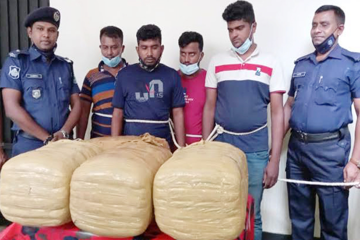 ৫০ কেজি গাঁজাসহ এক পুলিশ সদস্য গ্রেপ্তার