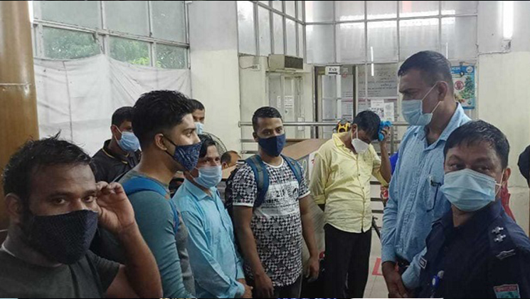 দেশে ফিরল পাচার হওয়া ১০ নারী-পুরুষ
