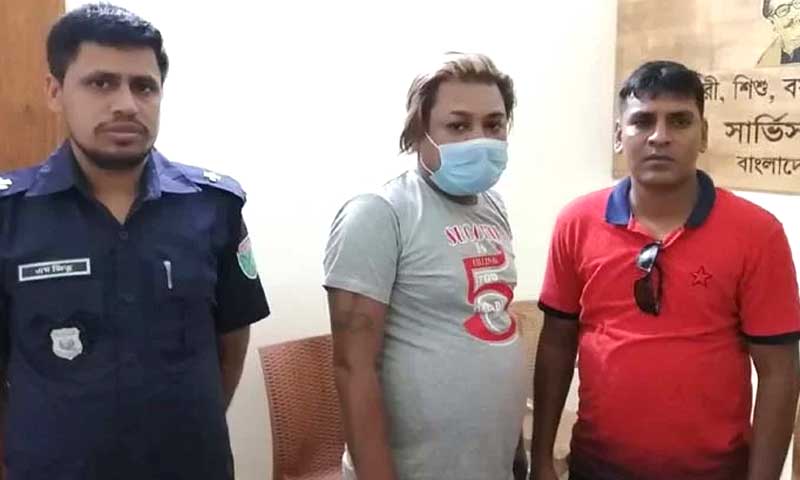তরুণী সেজে যুবকের প্রেম, অতঃপরins class=