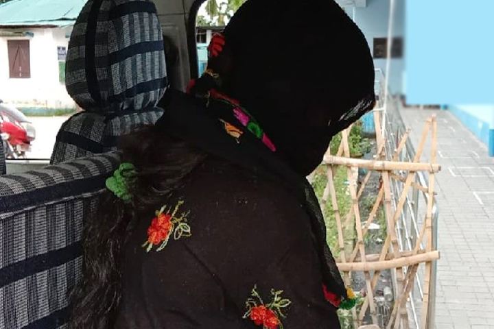 দুই স্কুলছাত্রীকে আটকে রেখে ধ'র্ষণ করলো দুই সহপাঠী
