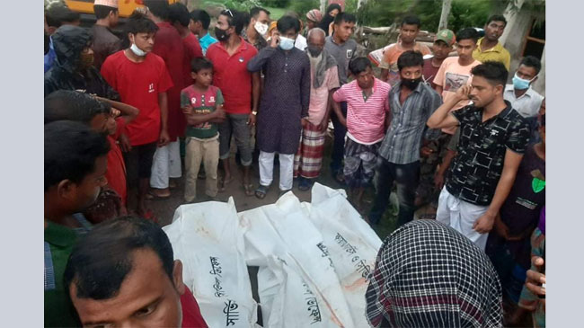পলাশবাড়ীতে কাভার্ডভ্যানের ধাক্কায় নিহত ৪