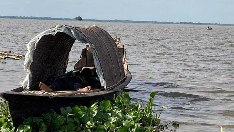 নৌকায় যাত্রী না উঠলেও ঘাটে দিতে হয় জমার টাকা