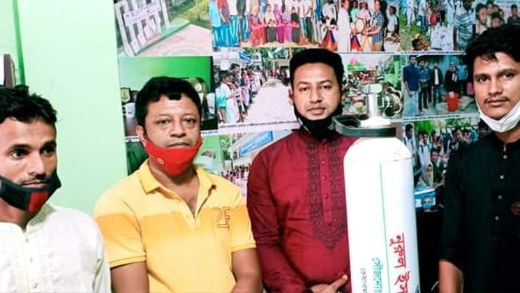 রামগঞ্জ ব্লাড ডোনার’স ক্লাবে অক্সিজেন সিলিন্ডার প্রদান