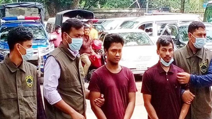 অনলাইনে বোমা বানানো শিখে পুলিশের ওপর হামলা