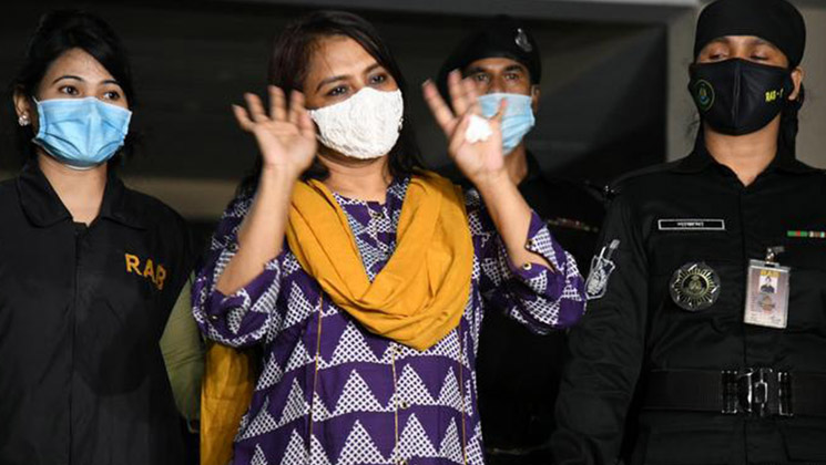 হেলেনার বিরুদ্ধে এবার চাঁদাবাজির মামলা