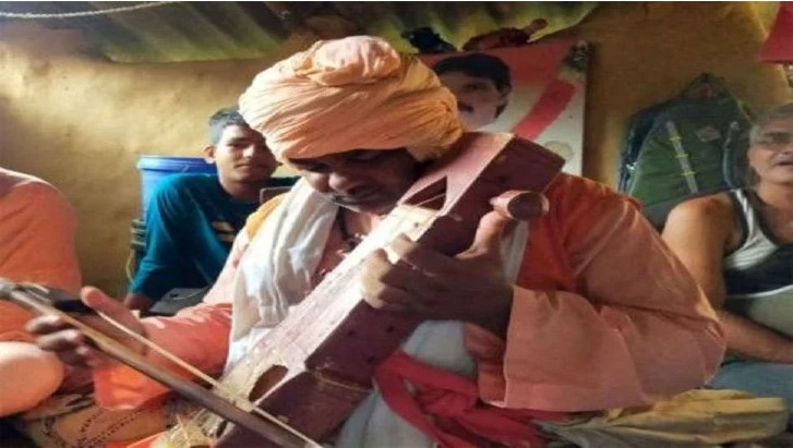 ২২ বছর আগে নিখোঁজ স্বামী ফিরে আসলেন সন্ন্যাসী রূপে