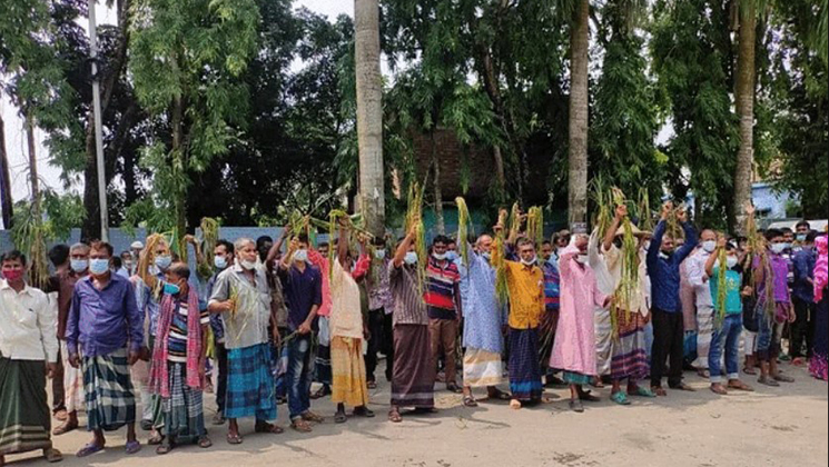 কলারোয়ার চেয়ারম্যান লালটুর দূনীতি ও জলাবদ্ধতা নিরসনে অবস্থান কর্ম্সূচি