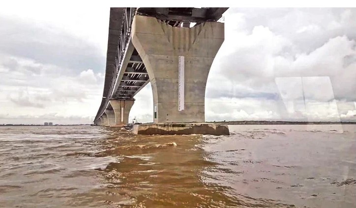পদ্মা সেতুর ১০ নম্বর পিলারে এবার ‘কাকলি’ ফেরির ধাক্কা