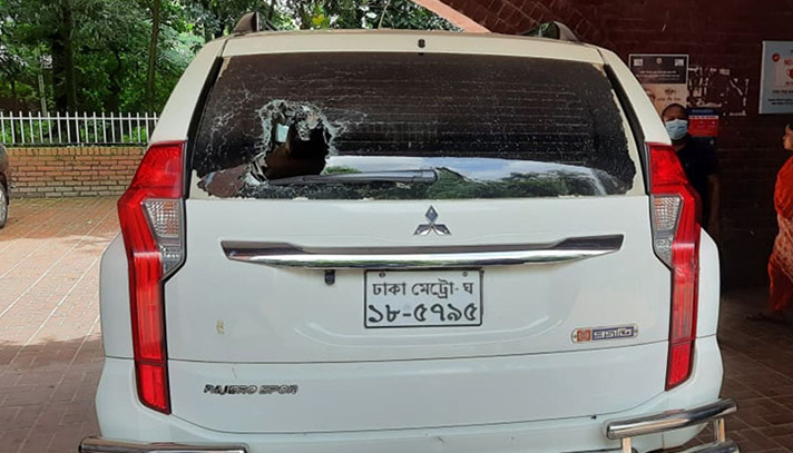 পরিকল্পনা সচিবের গাড়িতে বিএনপি নেতাকর্মীদের হামলা-ভাঙচুর