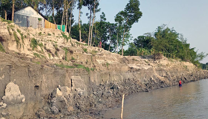 মানিকগঞ্জের পদ্মা-যমুনায় নতুন করে পানি বাড়ছে মাঝারি বন্যার আসংকা