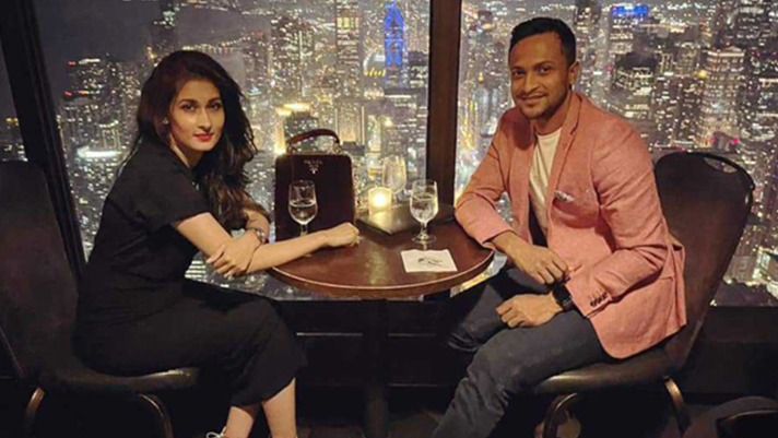 রাতে ডেটিংয়ে সাকিব