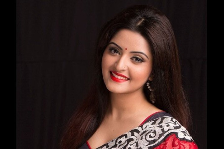 সূক্ষ্ম কৌশলে বিকল্প পথে পরীমণির আইনজীবীরা