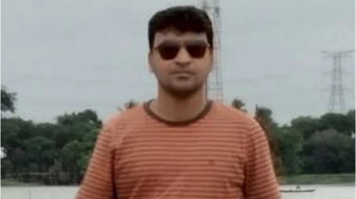 তল্লাশি করতে এসে নারী ক্যান্সার রোগীর টাকা হাতিয়ে নিল পুলিশ (ভিডিও)