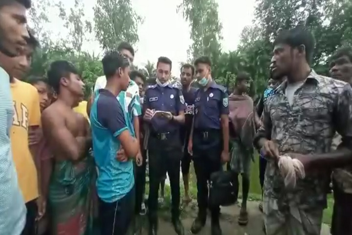 ফুটবল খেলার সময় ৪ জনের, মাছ ধরতে গিয়ে ৩ জনের মৃত্যু