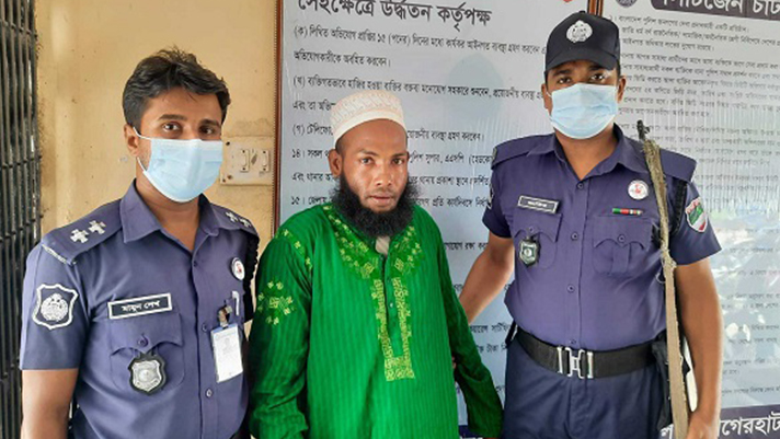 পাঁচ বছরের জেল এড়াতে পালিয়ে ছিলেন একযুগ