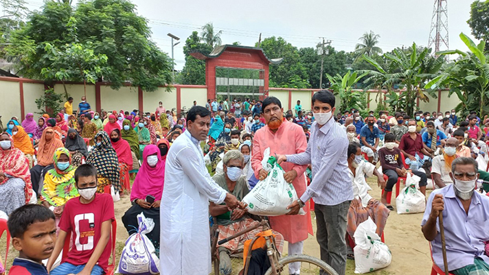 রাজশাহীতে আরো ৯০০ পরিবারকে খাদ্য সহায়তা বসুন্ধরা গ্রুপের