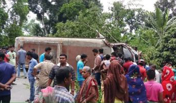 যশোের বাঘারপাড়ায় সড়ক দুর্ঘটনায় নিহত ১