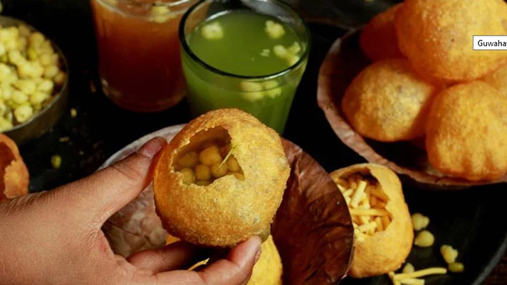 ফুচকার তেঁতুল পানিতে প্রস্রাব মেশাচ্ছেন বিক্রেতা! আঁতকে উঠল নেটদুনিয়া (ভিডিও)