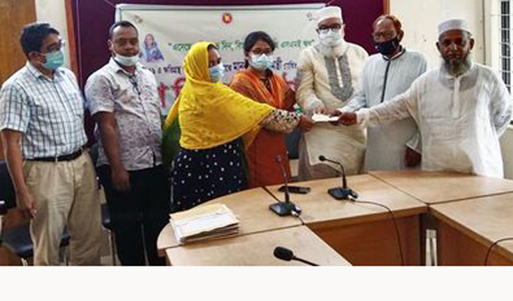 শিবালয়ে পল্লী উন্নয়ন সমিতিতে প্রধানমন্ত্রীর প্রণোদনা বিতরণ