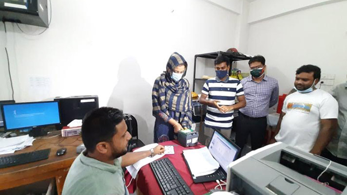 ভোটার হলেন ক্রিকেটার মিরাজ ও তার স্ত্রী