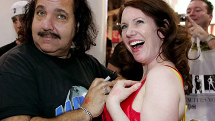 পর্নো তারকার বিরুদ্ধে ধর্ষণসহ যৌন নির্যাতনের কমপক্ষে ৩০ অভিযোগ