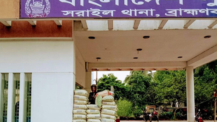 স্বামীর প্রেমিকার মাথা ন্যাড়া করলেন স্ত্রী-শ্যালিকা