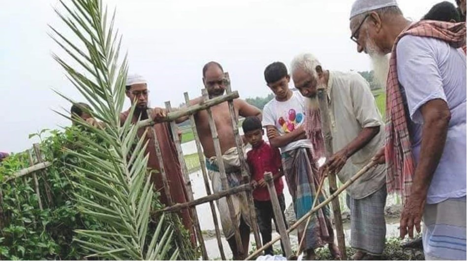 কবর থেকে কিশোরীর লাশ তোলার চেষ্টা 