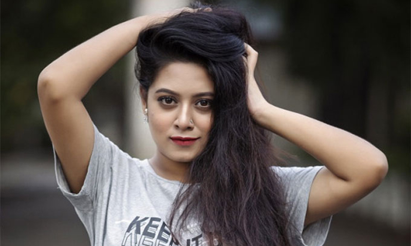 হিন্দি গানের মডেল হলেন নায়িকা দিঘী