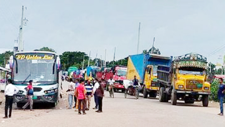 পাটুরিয়া ও আরিচা ঘাটে সিরিয়াল ভঙ্গের অভিযোগ 