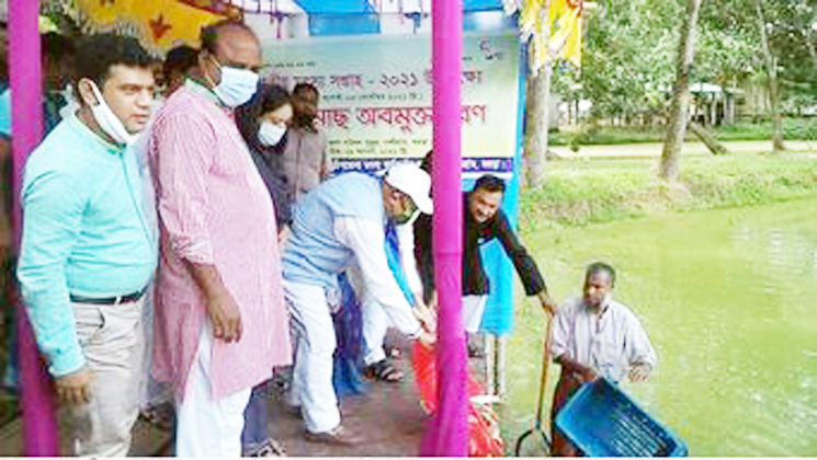 নন্দীগ্রামে মাছের পোনা অবমুক্তকরণ উদ্বোধন
