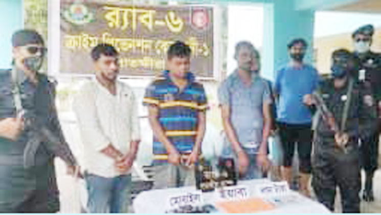 পুলিশের স্টিকার লাগিয়ে মাদক পাচার, আটক ৩