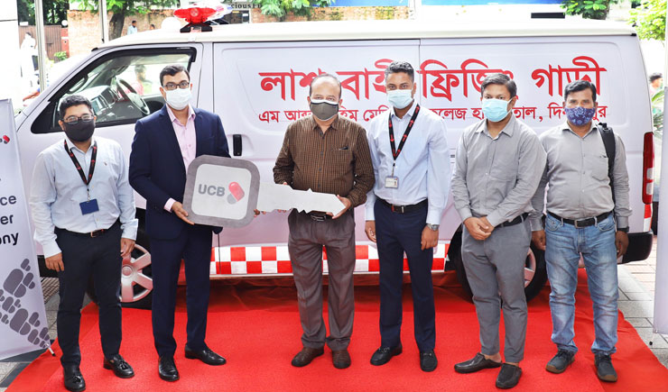 হাসপাতালে ইউসিবি ব্যাংকের লাশবাহী ফ্রিজার এ্যামবুলেন্স প্রদান