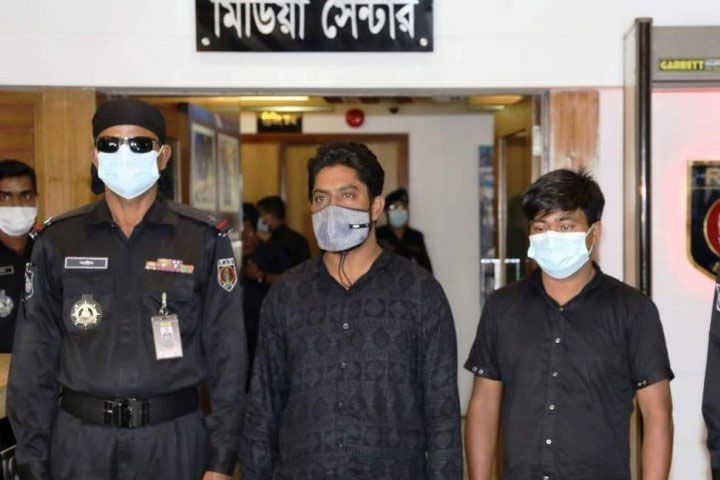 পাঁচ লাখ টাকাসহ দুই কথিত সাংবাদিক গ্রেপ্তার