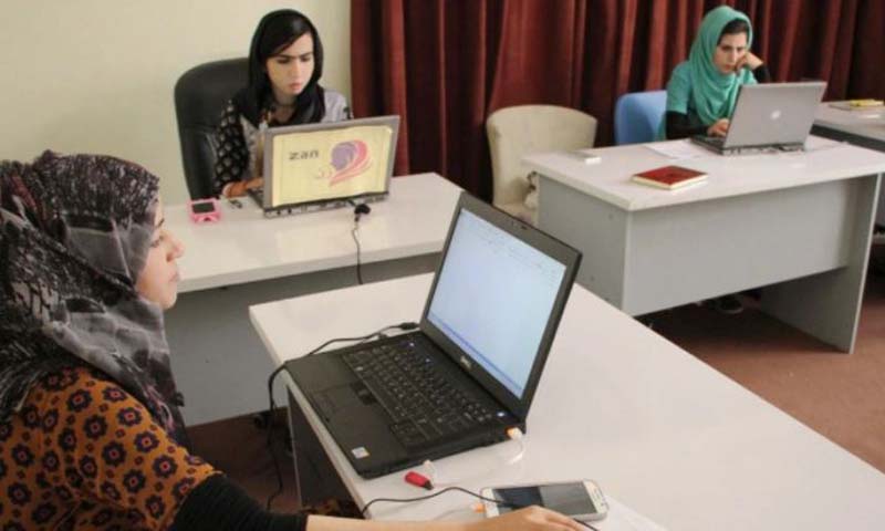 আফগানিস্তানে নারী সাংবাদিক ৭০০ থেকে নেমে ৩৯