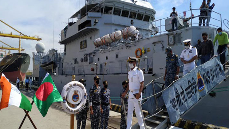 ভারতীয় যুদ্ধ জাহাজ সাভিত্রি চট্টগ্রাম বন্দরে
